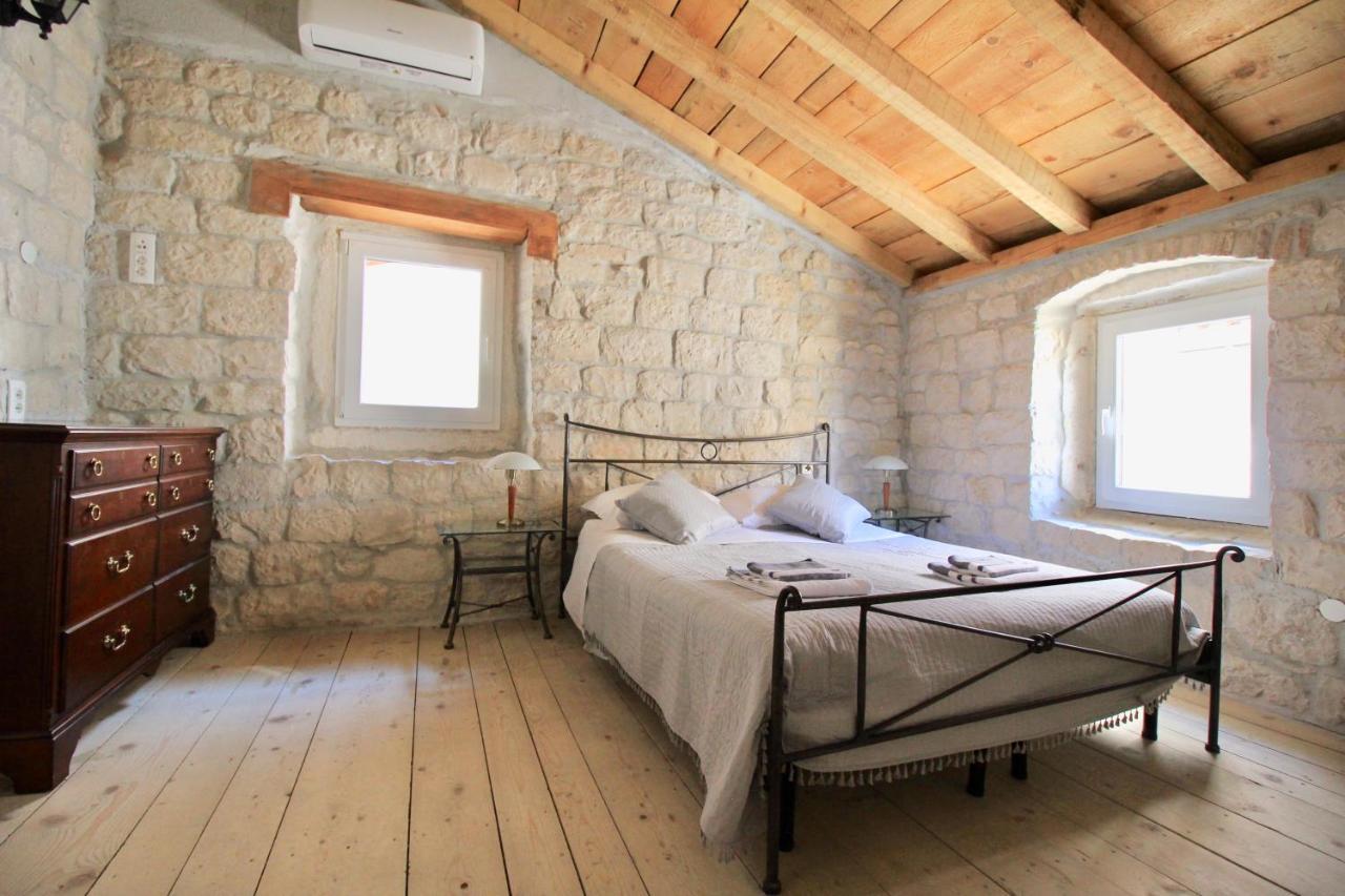 Town House In The Centre Of Historic Trogir Villa Exterior photo